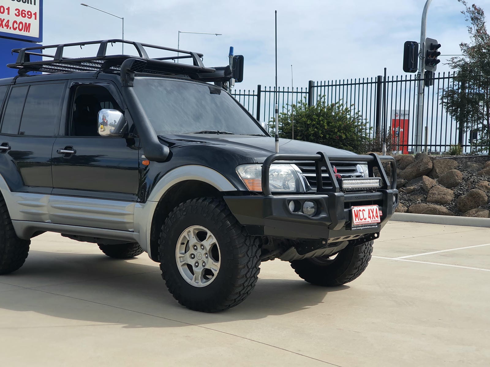 2c6451-5c.myshopify.comMCC 4x4  Falcon Bars for Mitsubishi Pajero NM NP 1999-2006Pajero NM NP 1999-2006 707-02 Falcon Bull Bar Black A-Frame Package (No Foglight)