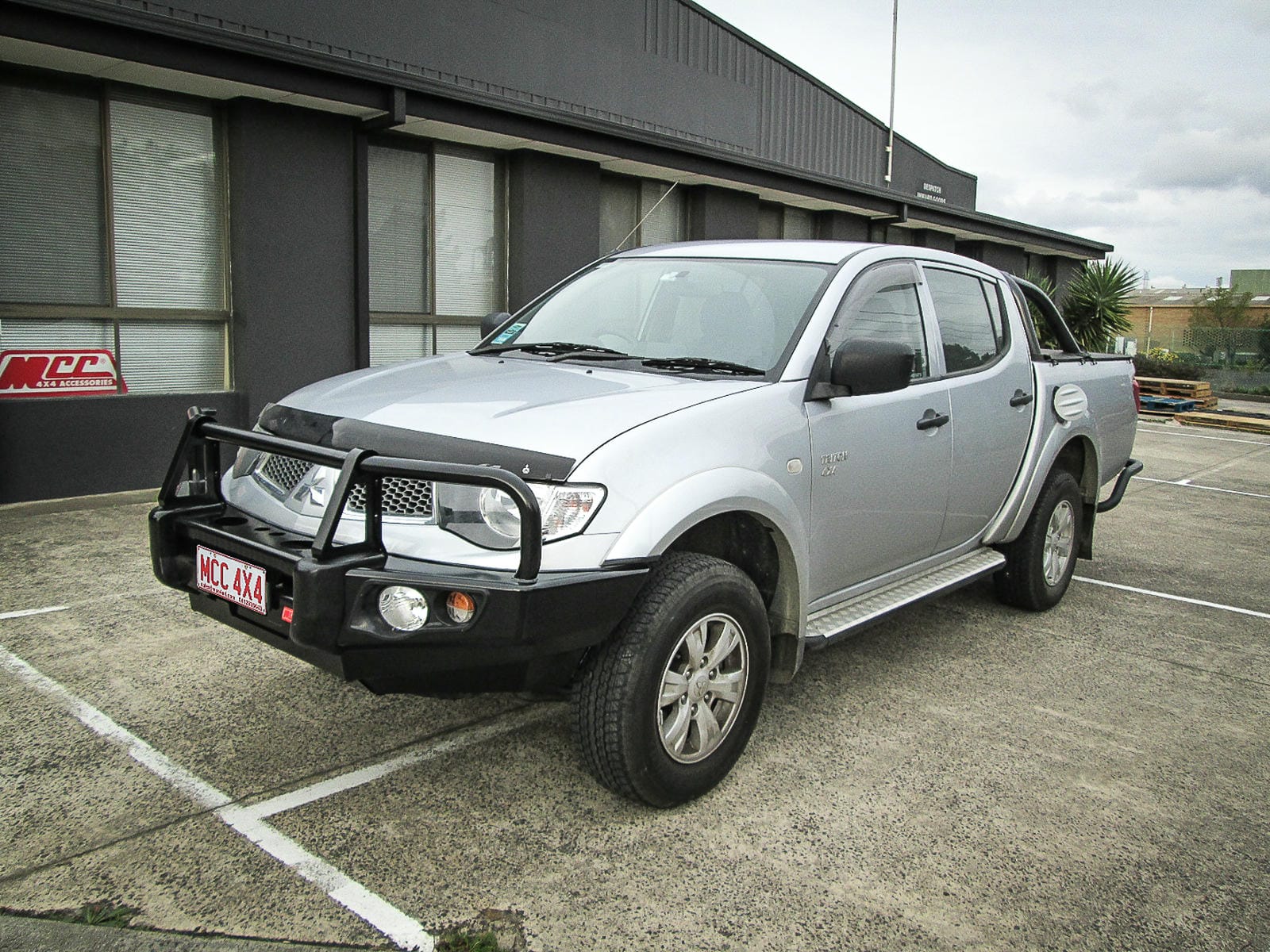 2c6451-5c.myshopify.comMCC 4x4  Falcon Bars for Mitsubishi Triton/Challenger  2006-2015Triton Ml-Mn, Challenger Pb-Pc  707-01Alw Falcon Alloy Winch Bar,Triton Ml-Mn, Challenger Pb-Pc (No-Fog) 707-01 Falcon Bar 3 Loop Ss,Triton/Challenger 2006-2015 06-15  