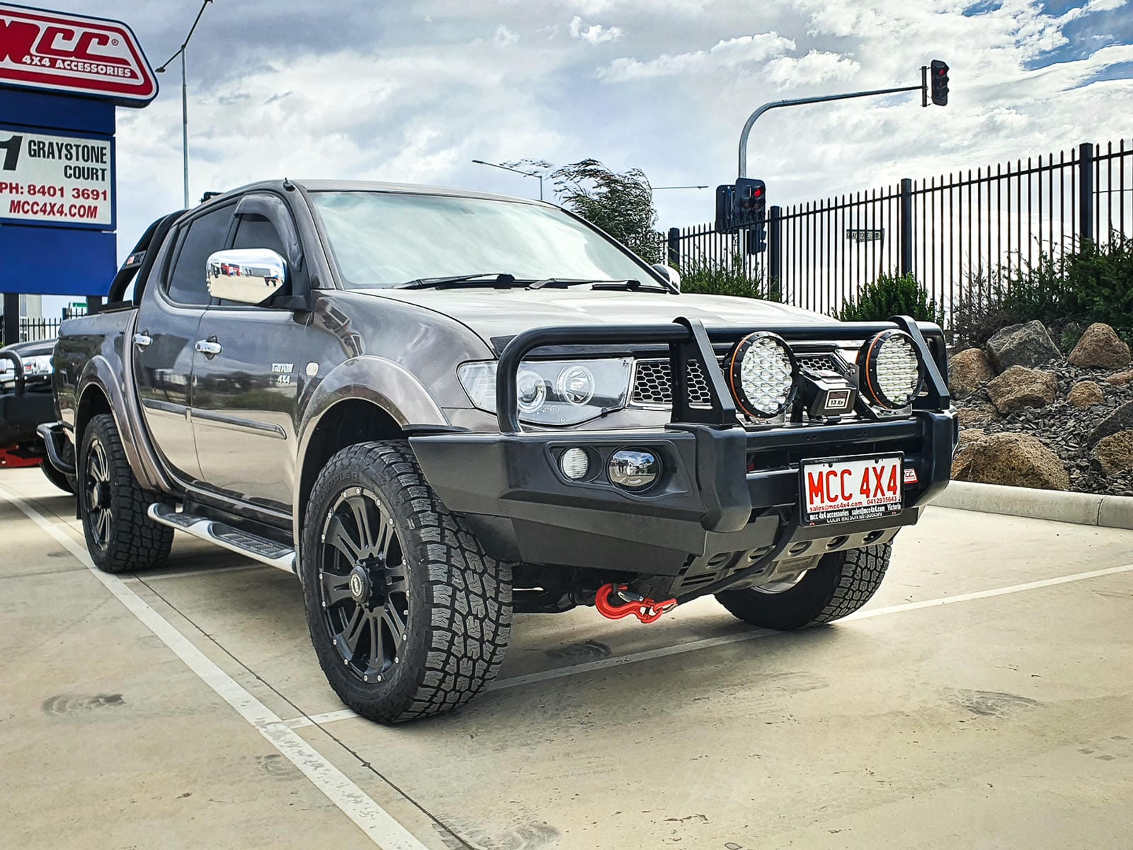 2c6451-5c.myshopify.comMCC 4x4  Falcon Bars for Mitsubishi Triton/Challenger  2006-2015Triton Ml-Mn, Challenger Pb-Pc  707-01Alw Falcon Alloy Winch Bar,Triton Ml-Mn, Challenger Pb-Pc (No-Fog) 707-01 Falcon Bar 3 Loop Ss,Triton/Challenger 2006-2015 06-15  